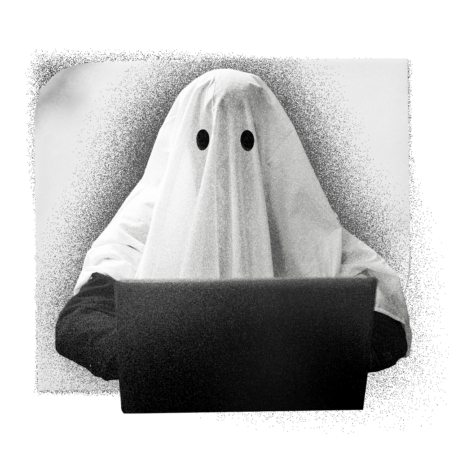 ghost writing "Ghostwriter professionista che scrive su un blocco note, servizio di scrittura personalizzata per libri e progetti